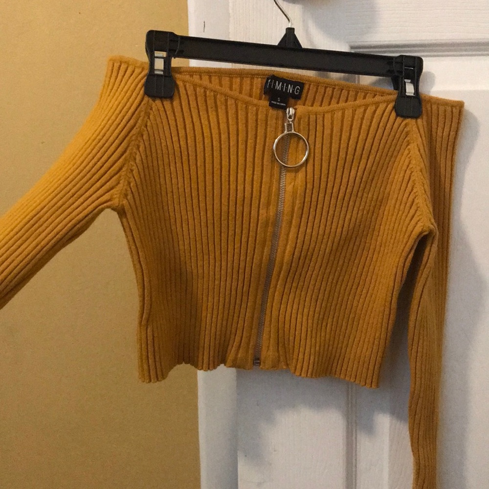 Off the shoulder long sleeved crop top